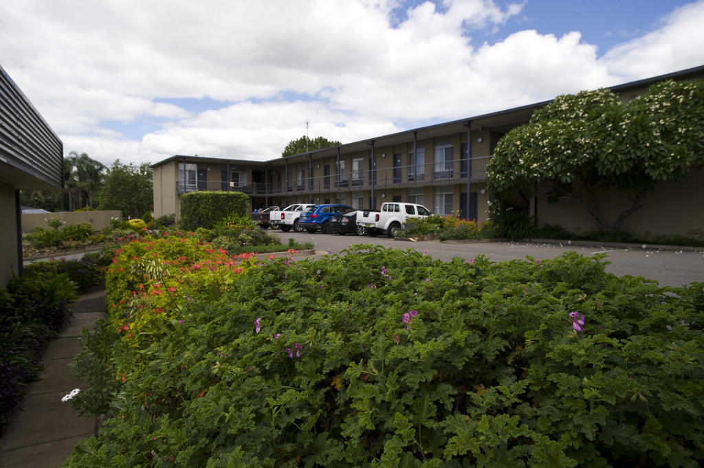 Mid Motor Motel Singleton